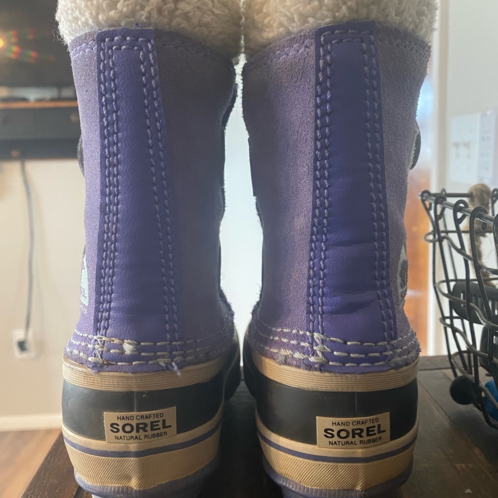 Girls size 8 sorrel snow boots